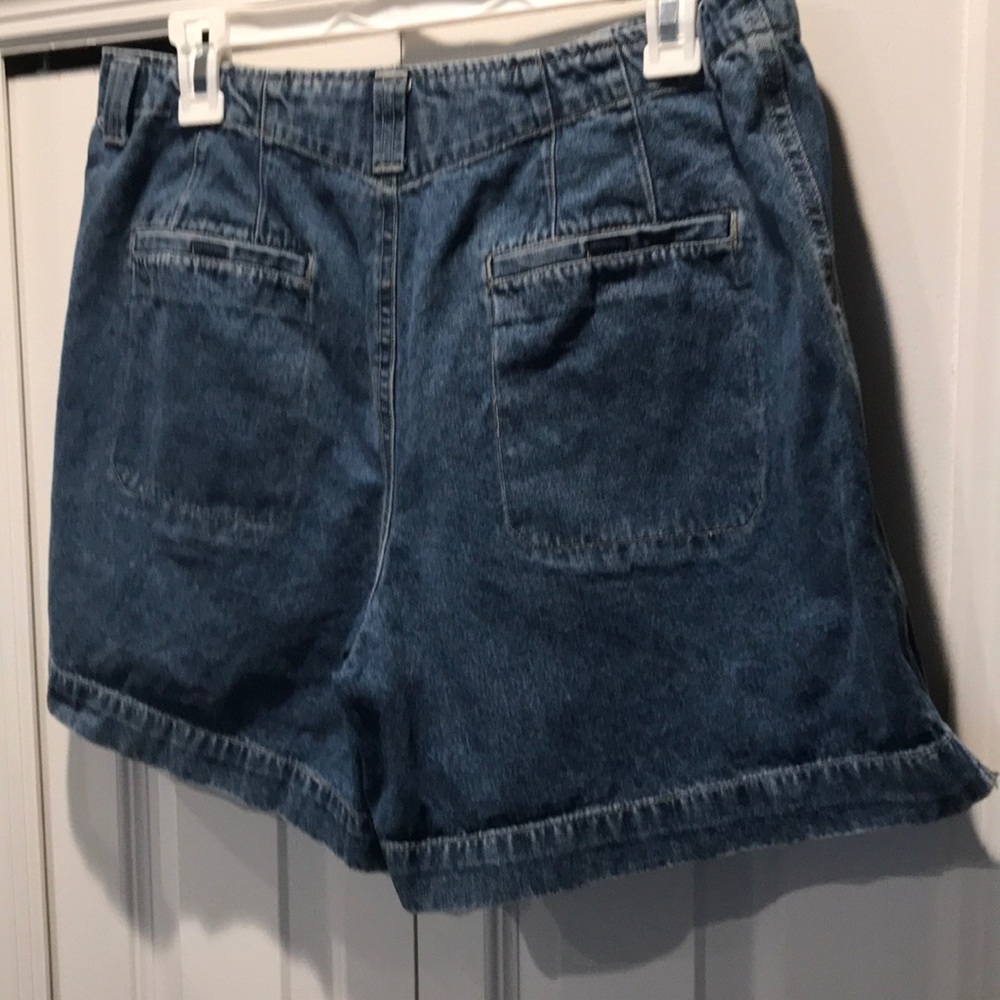 Essentials style shorts - Picture 2 of 3